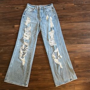 Wide-Legged High-Waisted Jeans